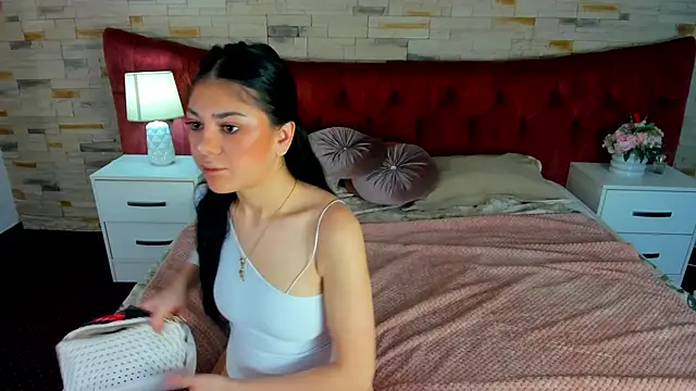 SerennaNoir online show from December 2, 6:15 am