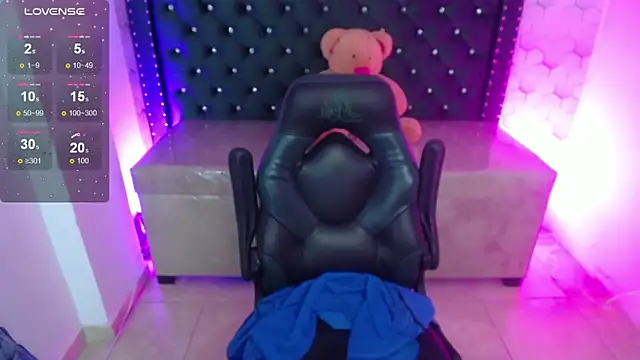 emmily m1  online show from November 25, 3:20 am