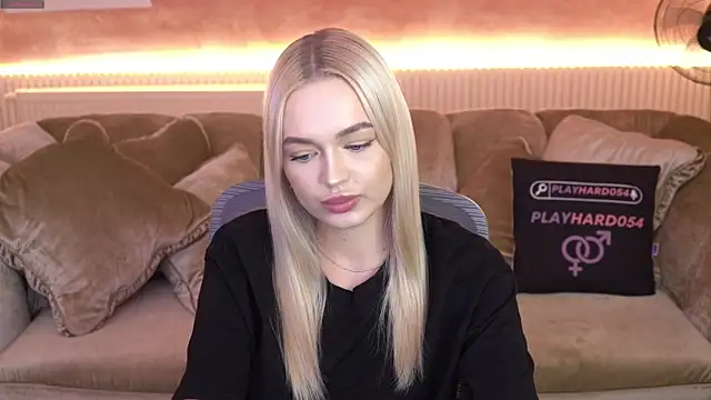 Ulianna Meow online show from November 25, 7:04 pm