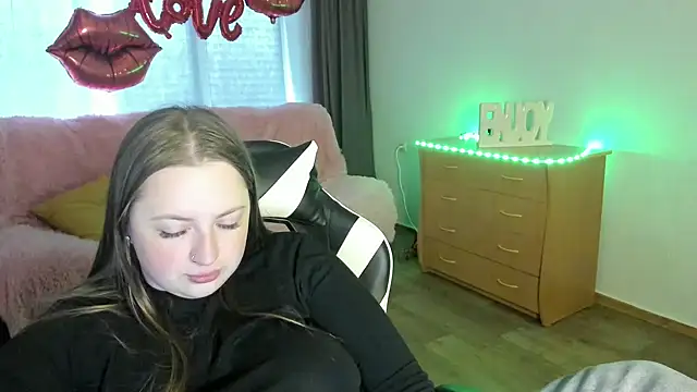 GirlPlayer online show from April 19, 9:09 am