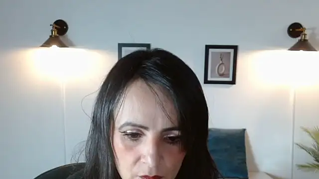 Juliana  lx online show from April 11, 2:10 pm