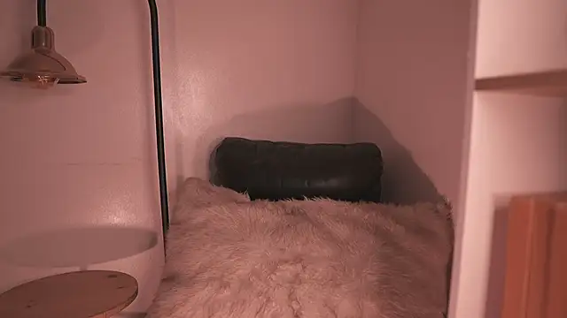 Mackenzie Lia online show from December 15, 8:14 pm