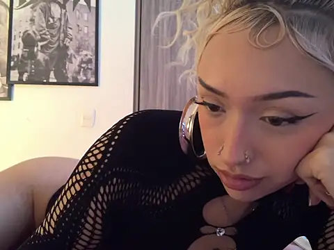 MelodyNoir online show from November 24, 8:33 pm