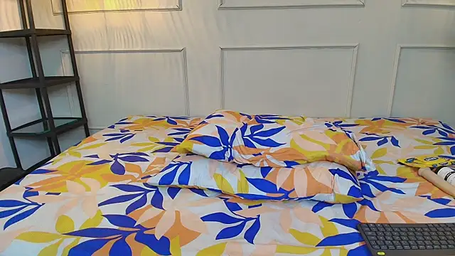 SashaVellor online show from April 10, 6:30 am