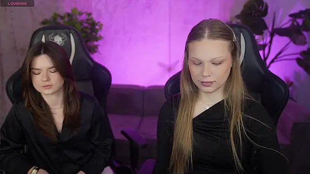 Charlotte Dreams online show from April 13, 11:11 am