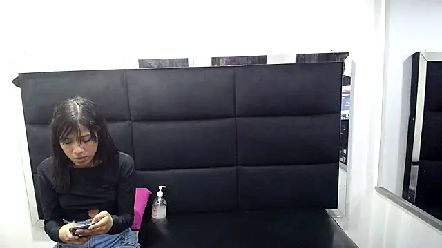 Hilarydolls online show from December 19, 7:39 pm