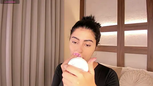 SarhaVega online show from January 17, 1:51 pm