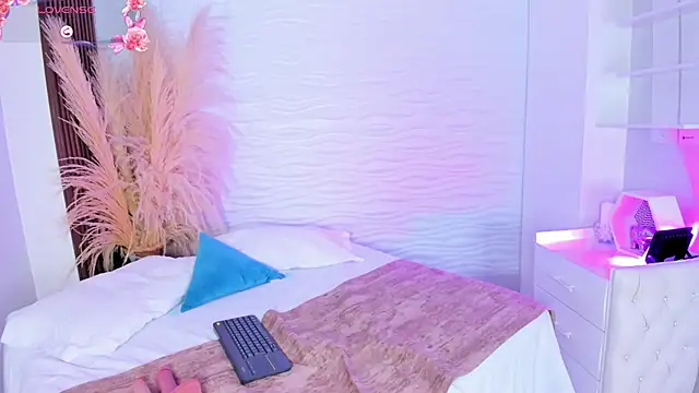 BritneyCortz  online show from December 22, 12:03 am