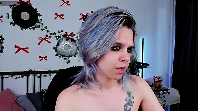 LiraBelle online show from April 11, 7:45 am