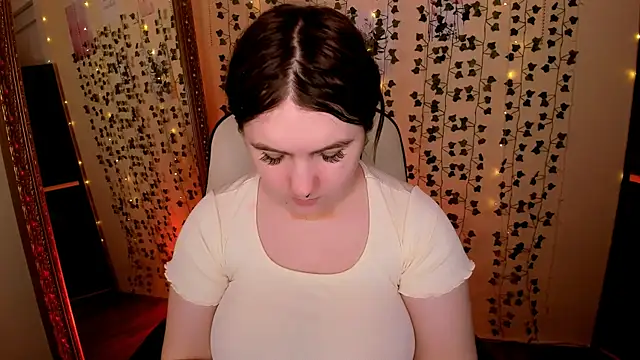 lovelyy julia online show from March 5, 5:03 am