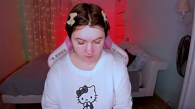 lovelyy julia online show from February 1, 1:59 am