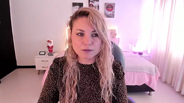 Violeta Hotter online show from December 15, 1:16 pm