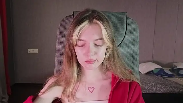 MILLIE MUR online show from December 22, 5:32 am