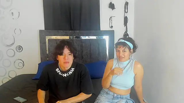 Mia and Kenai online show from November 24, 1:35 pm