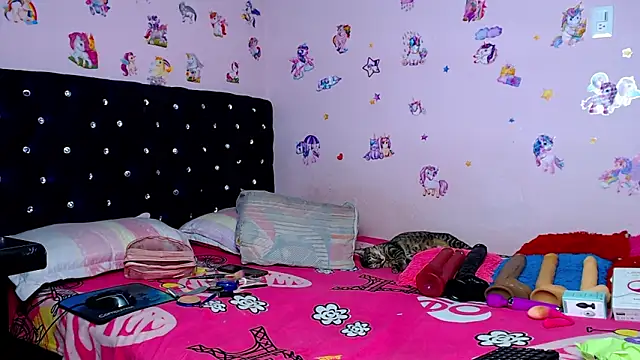 ShantalTsFox online show from March 1, 4:01 am