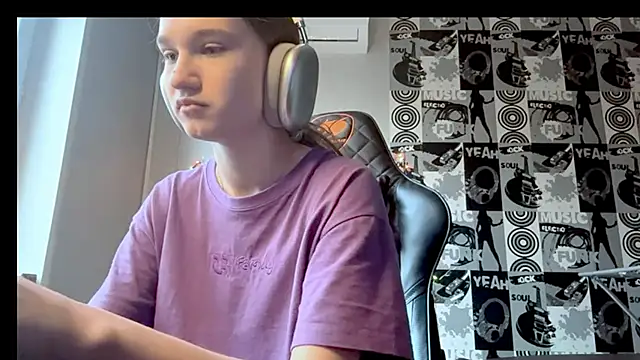 helgicuteness online show from December 14, 7:25 am