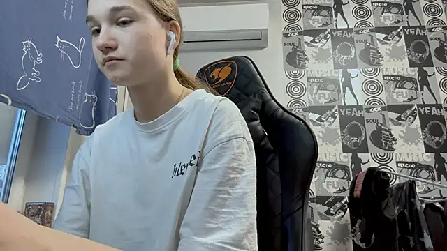 helgicuteness online show from December 22, 1:03 pm