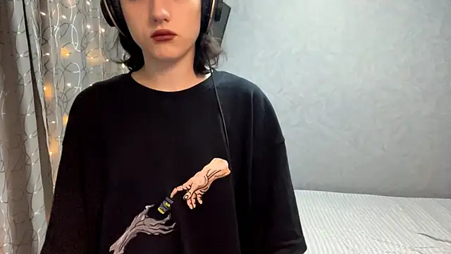 Meowluly online show from December 1, 9:28 pm