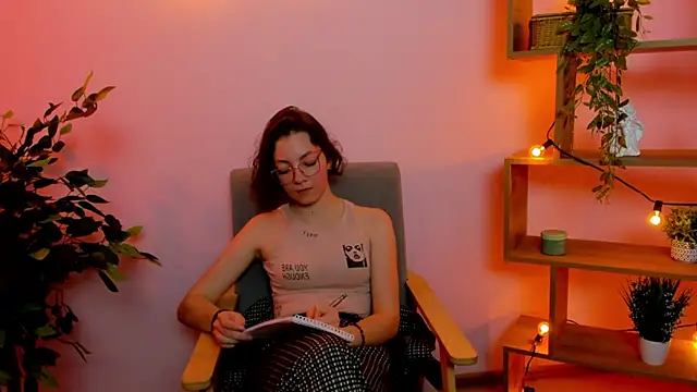 DaynaYarde online show from November 25, 10:50 am