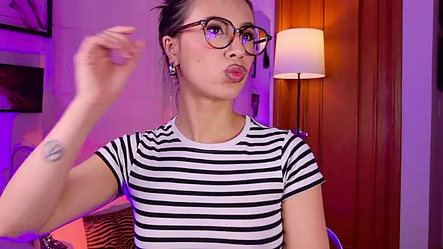 Rue Bellafire online show from February 3, 10:34 pm