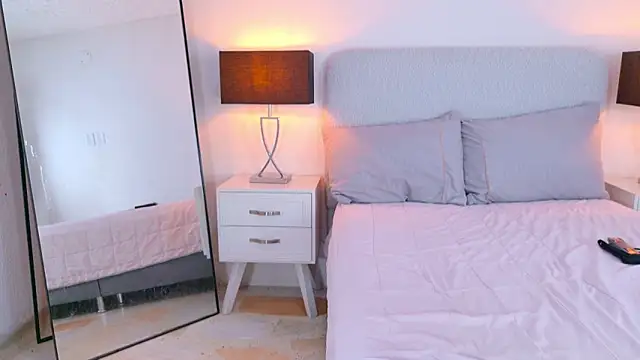 im nova w online show from December 2, 7:27 pm