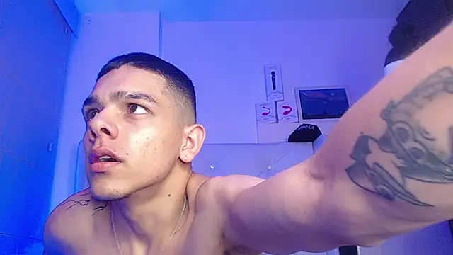 Noah and kim69 online show from December 5, 3:39 am