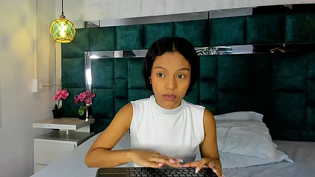  bonnyandclyde online show from March 25, 1:36 pm