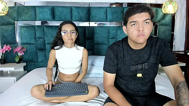  bonnyandclyde online show from February 22, 1:34 pm