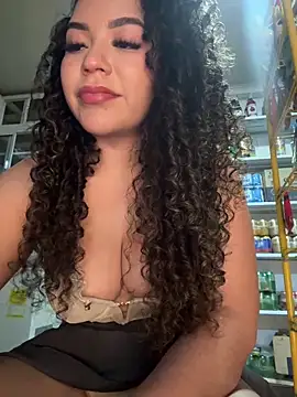 VictoriaaRose online show from April 6, 12:43 am