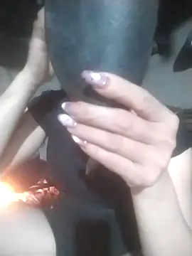 tieutam122 online show from February 5, 1:03 pm