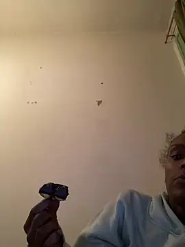    Hannah    online show from December 19, 7:55 am