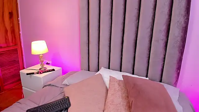 Little Angelica18 online show from February 25, 7:01 pm