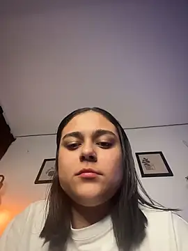 Laurabuu  online show from December 3, 3:42 am