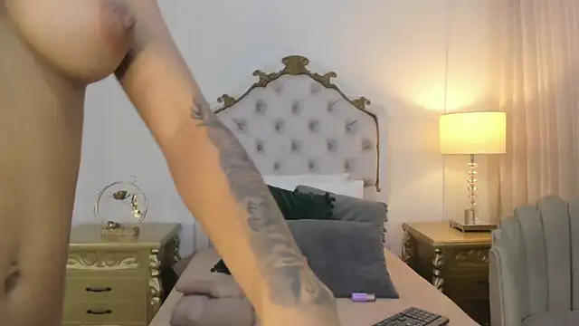 miss vivienne online show from December 2, 3:08 am