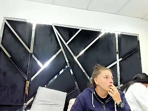 Alyssa Noah online show from April 6, 3:50 am