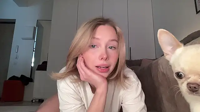 girlfromblushland online show from February 22, 12:39 pm