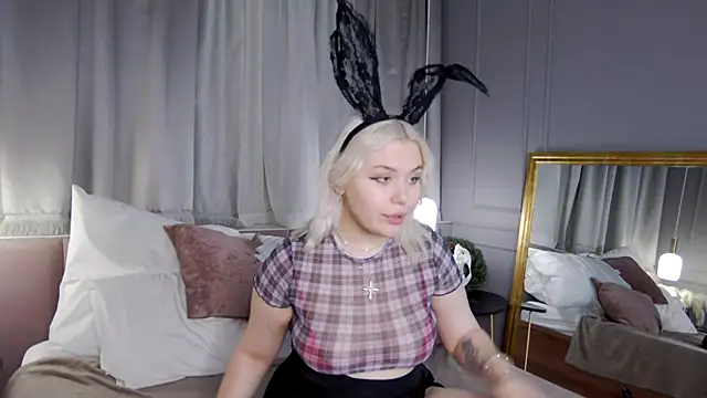 AliceEverly online show from December 2, 10:28 am