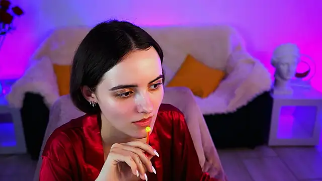 KateWillows online show from March 5, 7:26 am