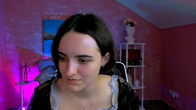 KateWillows online show from March 6, 7:36 am