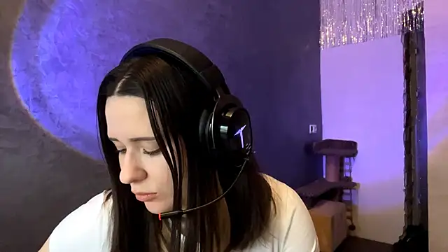 AngeliqueSulima online show from December 16, 7:03 am