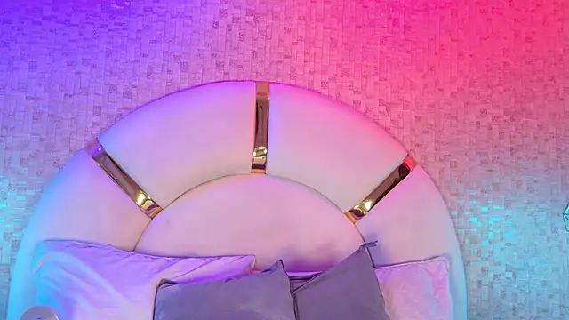 emily dempsey online show from December 15, 8:14 pm