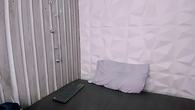  Zoecooper online show from December 20, 11:36 am