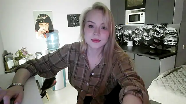 LunaPeony online show from February 4, 4:43 pm