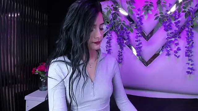 liinzy rouse69 online show from April 6, 3:35 pm