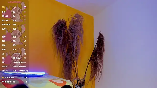 TiffanyHoustton online show from April 18, 7:07 pm