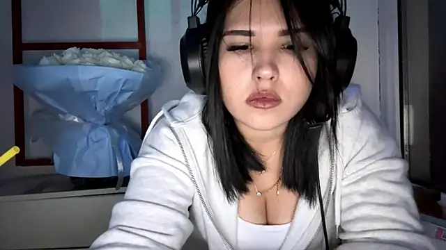 Lolamein online show from December 2, 8:55 pm