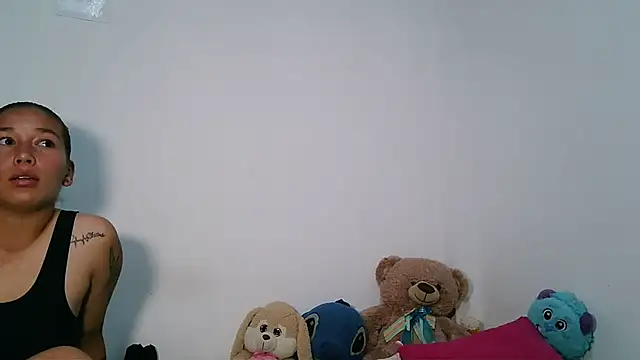 Mia  Valeria online show from February 12, 1:18 am