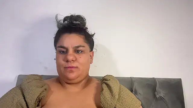 YoungCurvyLeah online show from August 6, 3:02 am
