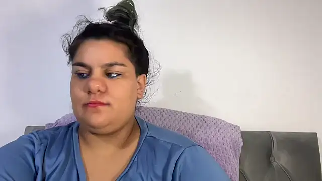 YoungCurvyLeah online show from August 4, 5:41 pm