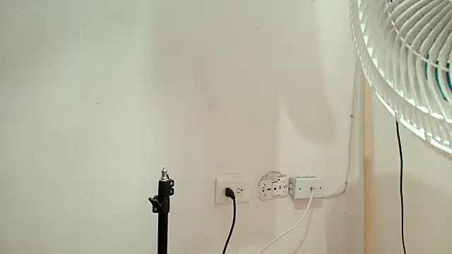 Elizabetth Roman online show from February 15, 9:47 pm